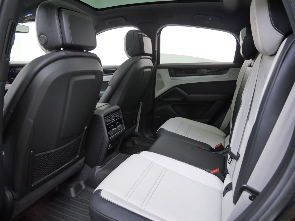 Thumbnail: 2025 Porsche Cayenne - 8