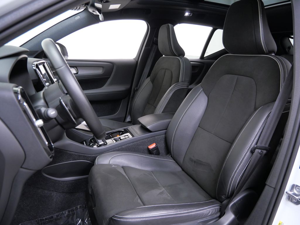 Thumbnail: 2019 Volvo XC40 - 8