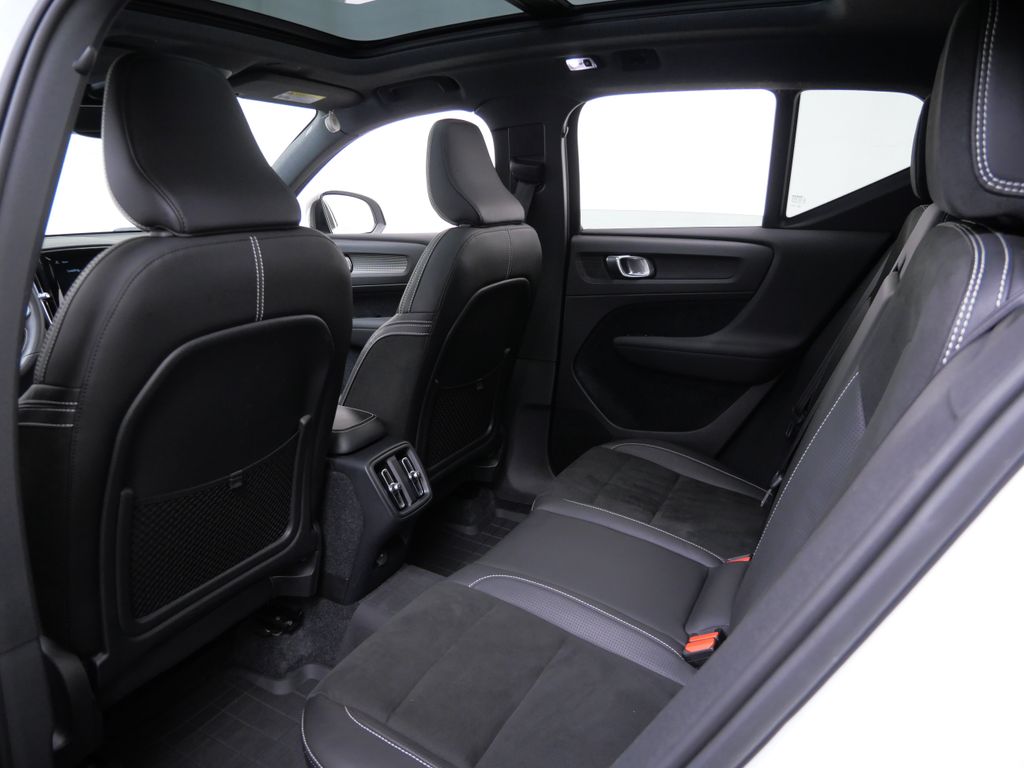 Thumbnail: 2019 Volvo XC40 - 9