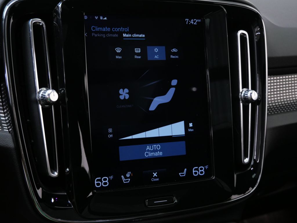 Thumbnail: 2019 Volvo XC40 - 25