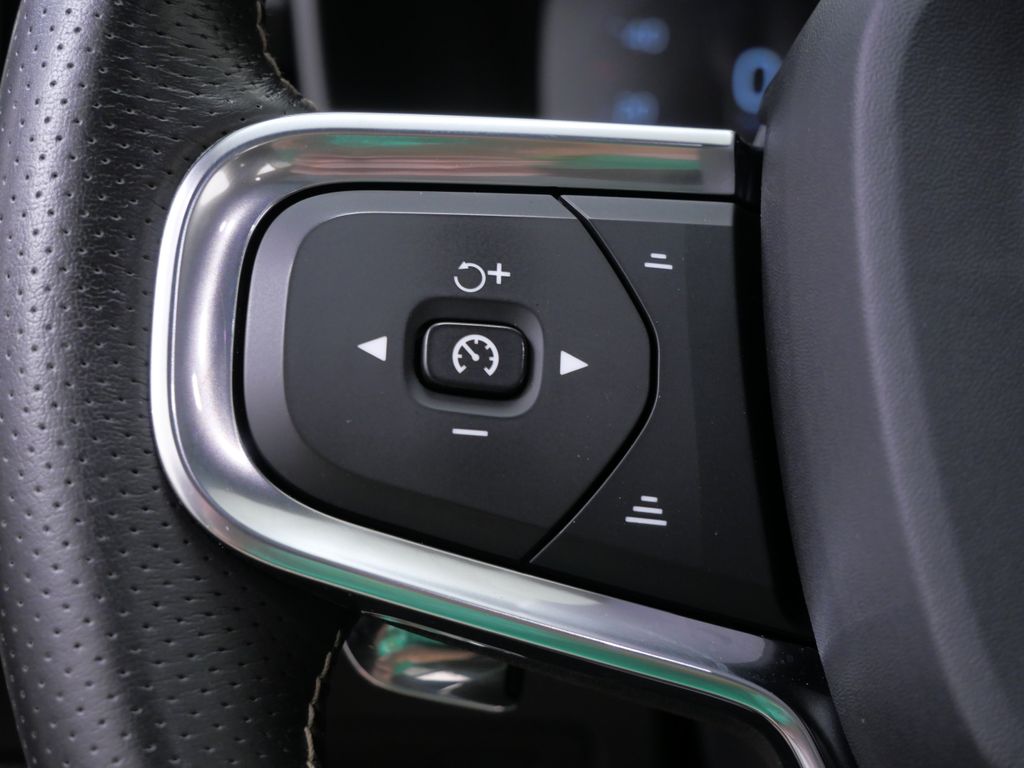 Thumbnail: 2019 Volvo XC40 - 22