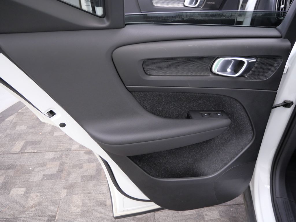 Thumbnail: 2019 Volvo XC40 - 19