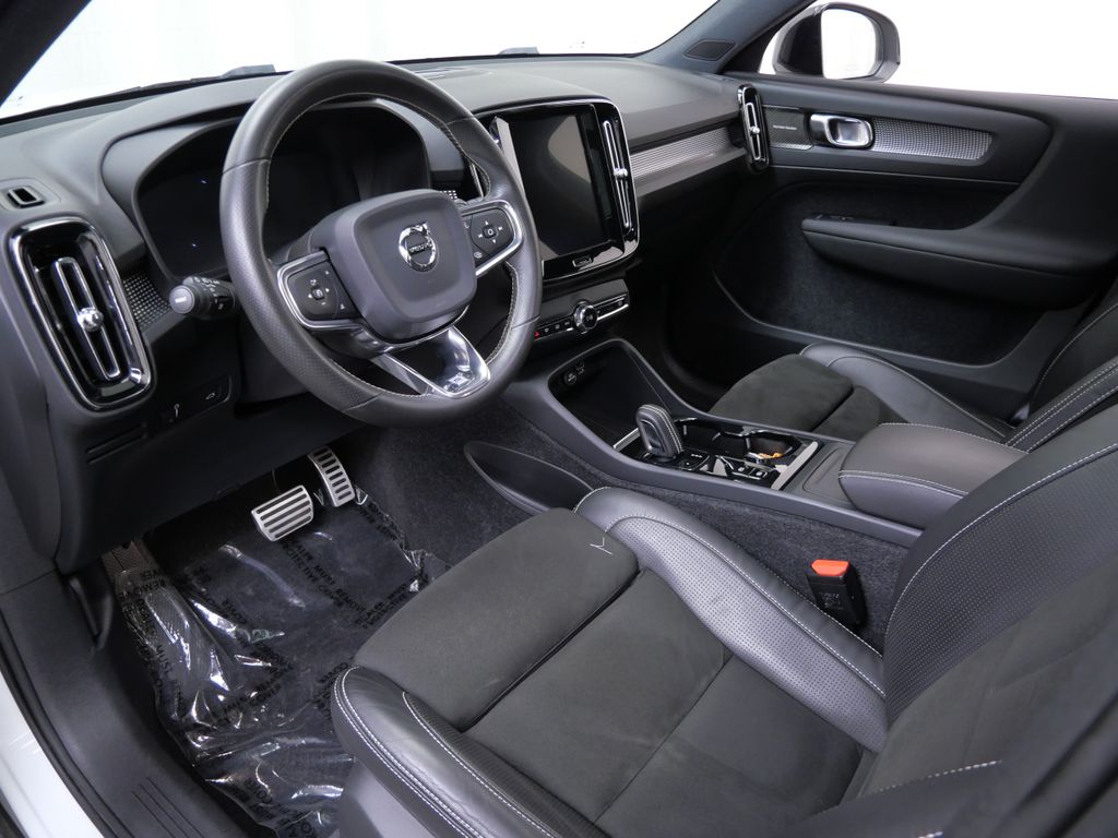 Thumbnail: 2019 Volvo XC40 - 2