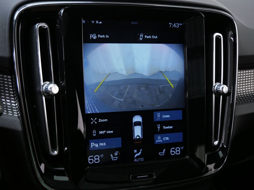 Thumbnail: 2019 Volvo XC40 - 27