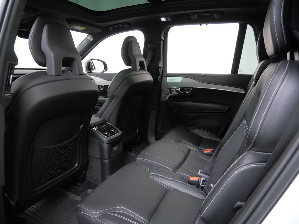 Thumbnail: 2022 Volvo XC90 - 10