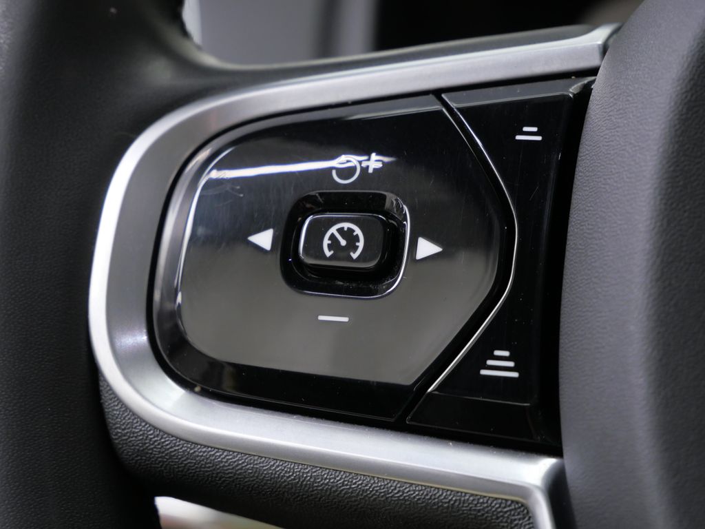 Thumbnail: 2022 Volvo XC90 - 22