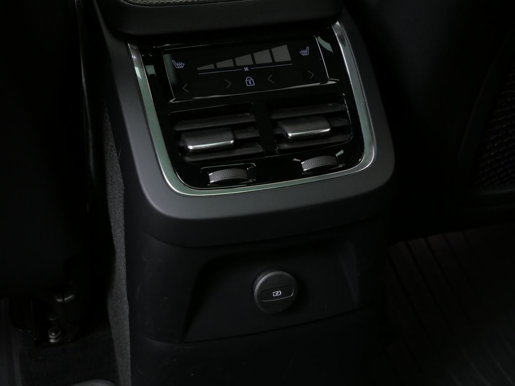 Thumbnail: 2022 Volvo XC90 - 20