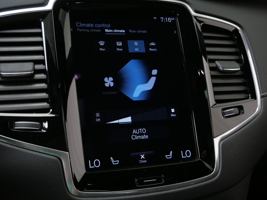 Thumbnail: 2022 Volvo XC90 - 24