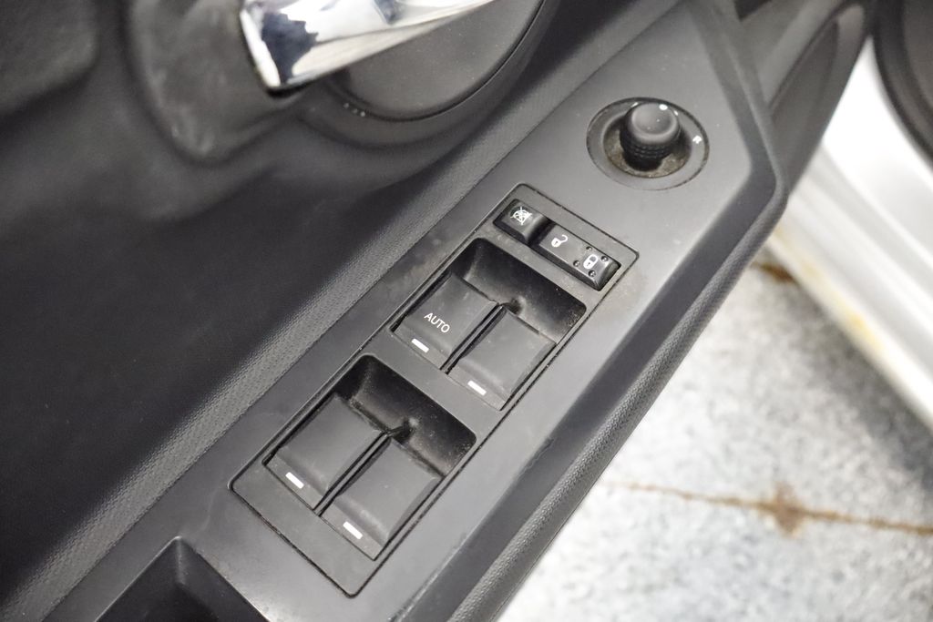 Thumbnail: 2010 Dodge Avenger - 22