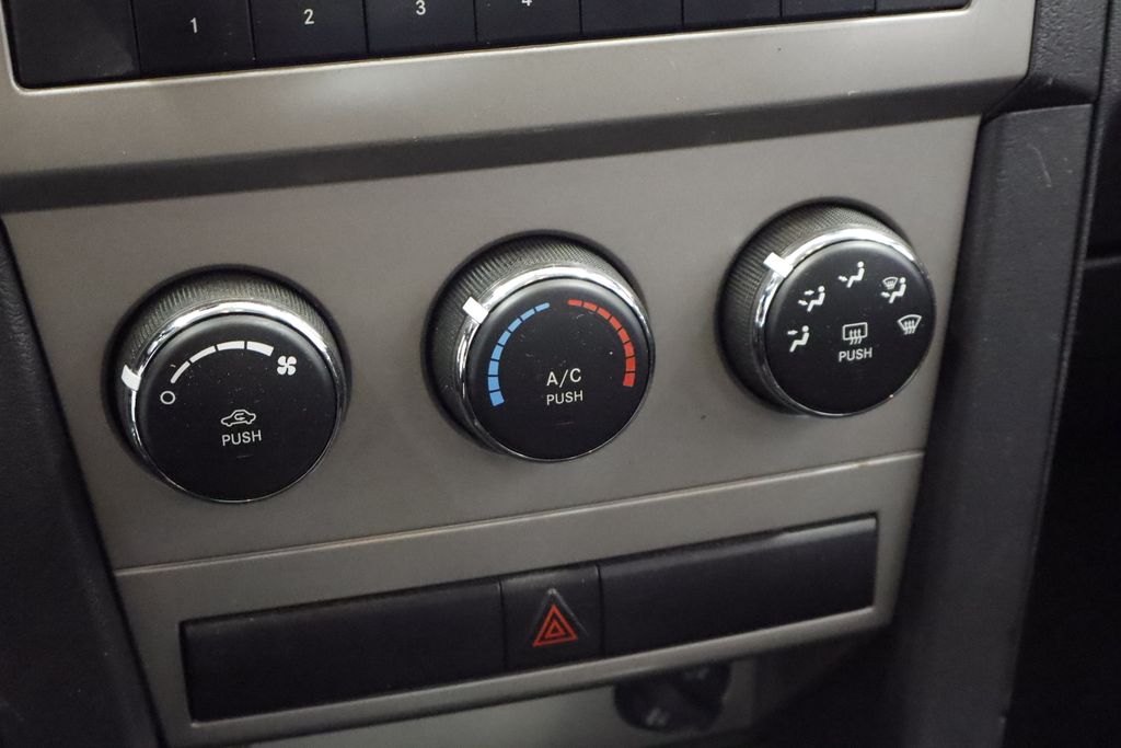Thumbnail: 2010 Dodge Avenger - 26