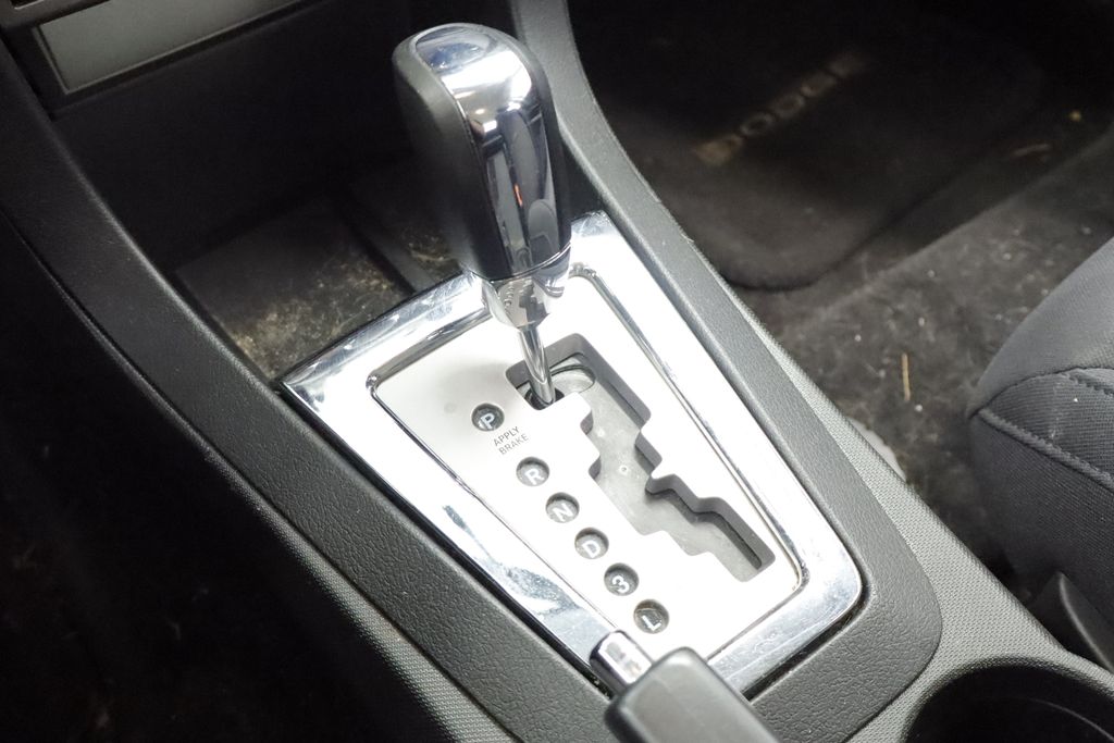 Thumbnail: 2010 Dodge Avenger - 14