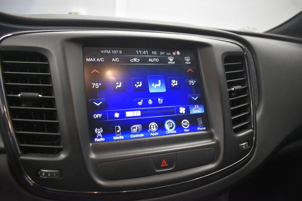 Thumbnail: 2015 Chrysler 200 - 35