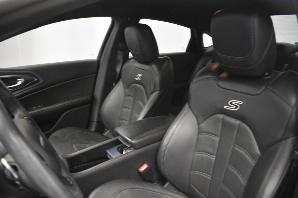 Thumbnail: 2015 Chrysler 200 - 10