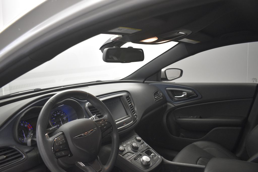 Thumbnail: 2015 Chrysler 200 - 2