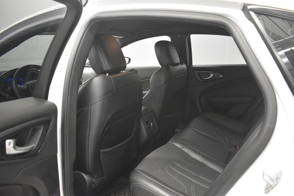 Thumbnail: 2015 Chrysler 200 - 11