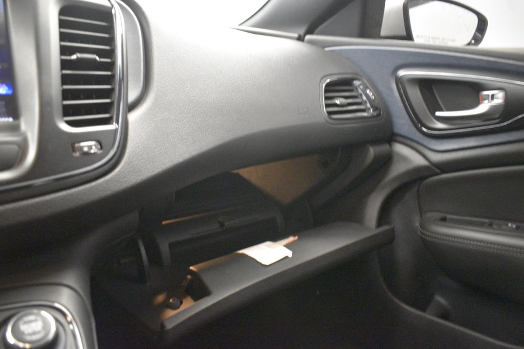 Thumbnail: 2015 Chrysler 200 - 34