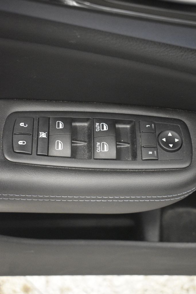 Thumbnail: 2015 Chrysler 200 - 31