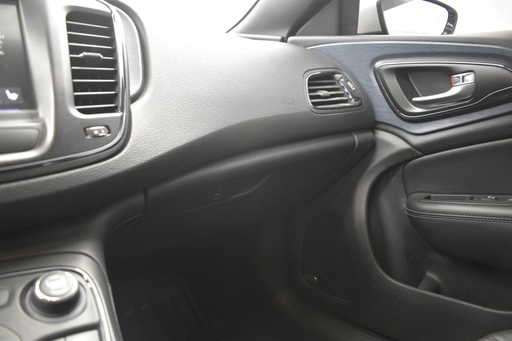 Thumbnail: 2015 Chrysler 200 - 12