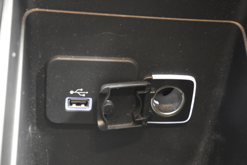 Thumbnail: 2015 Chrysler 200 - 41