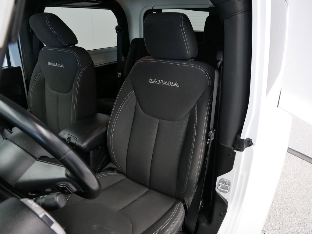 2018 Jeep Wrangler Sahara 10