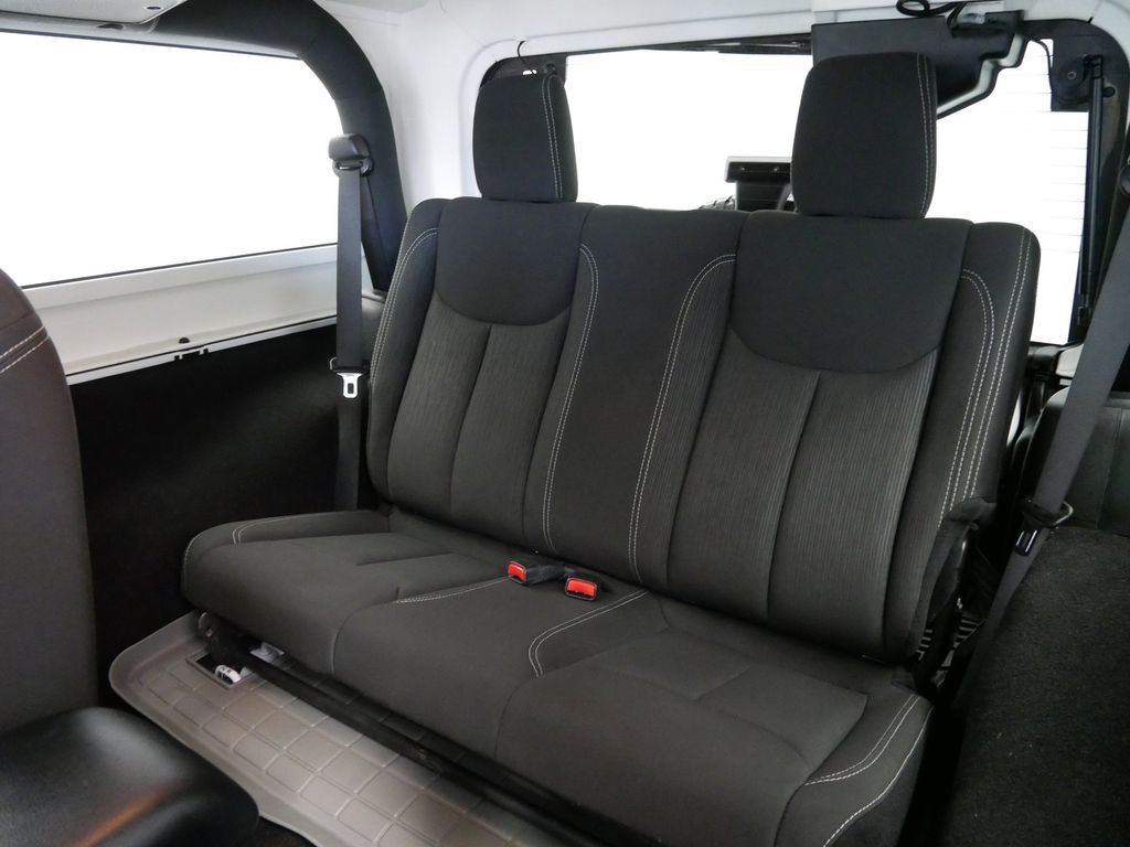 2018 Jeep Wrangler Sahara 11