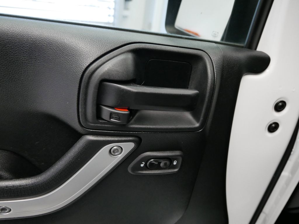 2018 Jeep Wrangler Sahara 23