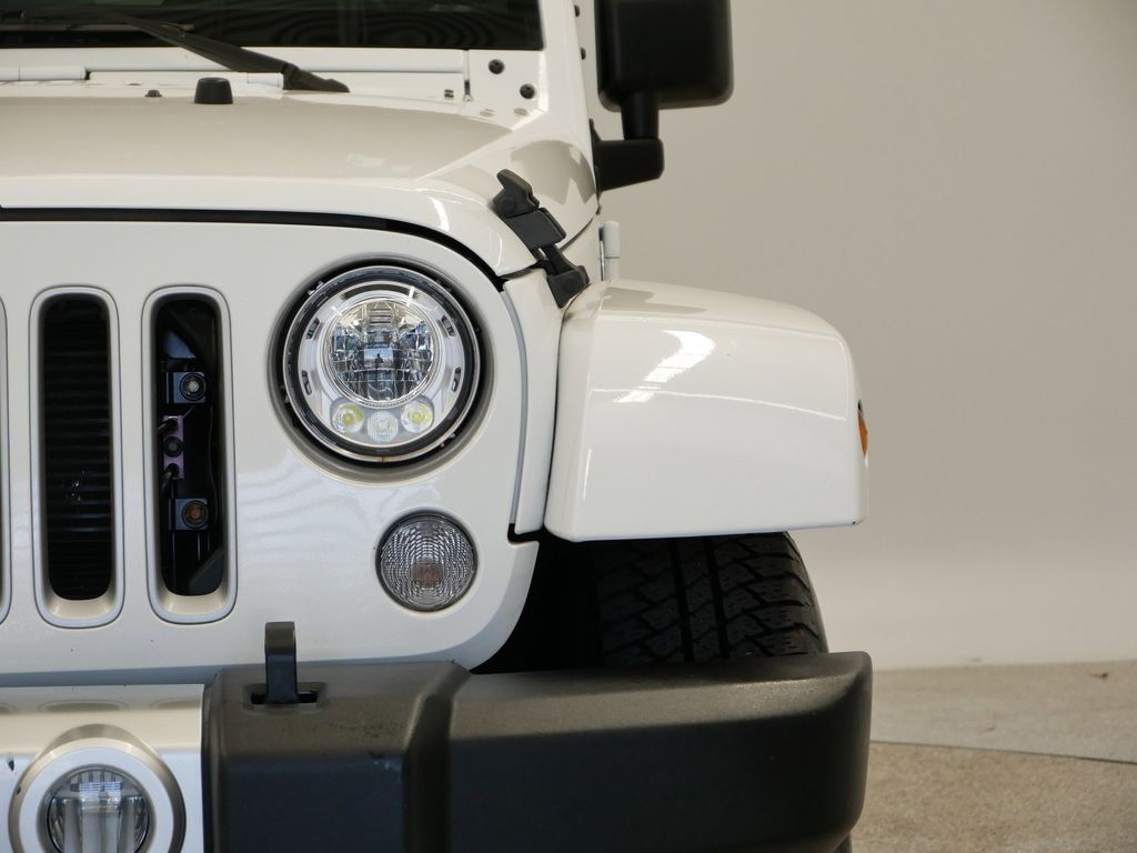 2018 Jeep Wrangler Sahara 43
