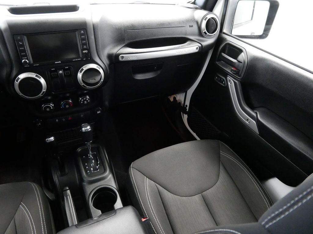2018 Jeep Wrangler Sahara 13