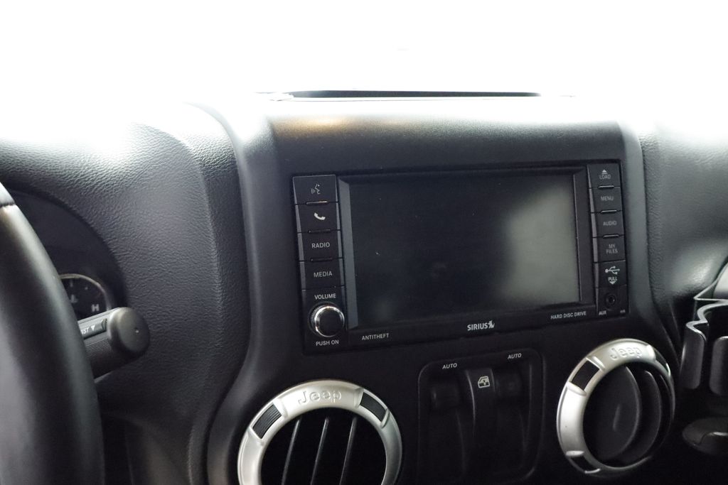 Thumbnail: 2015 Jeep Wrangler - 19