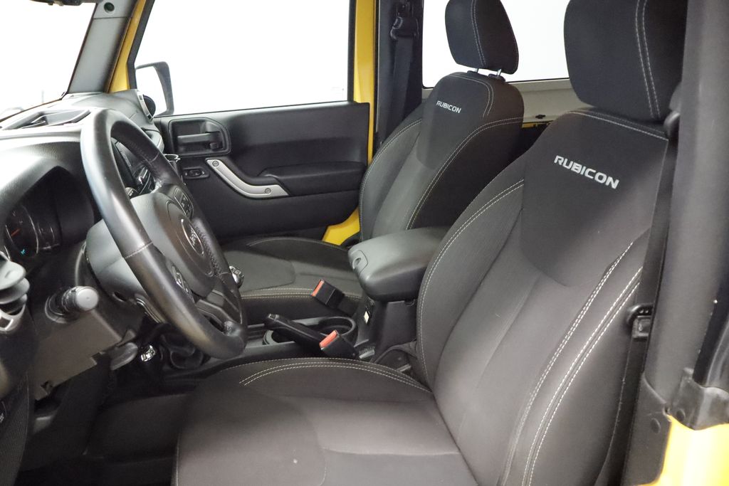 Thumbnail: 2015 Jeep Wrangler - 9