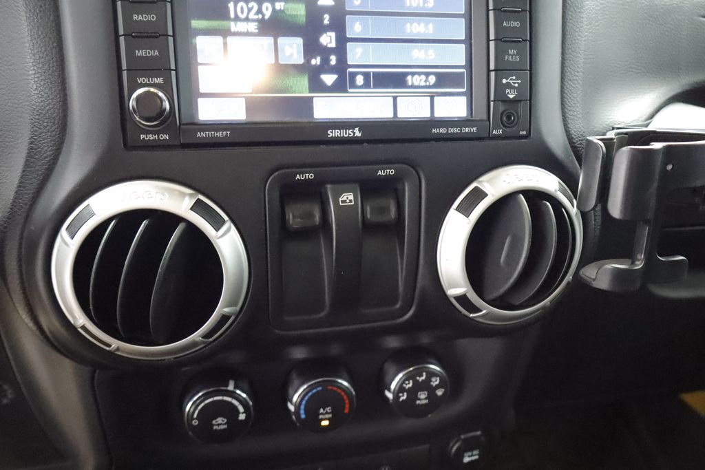 Thumbnail: 2015 Jeep Wrangler - 20