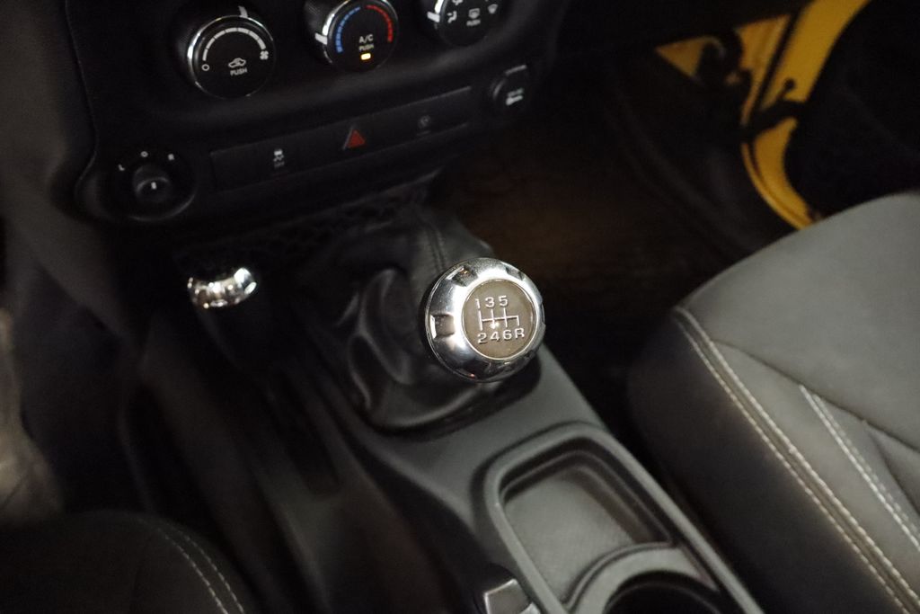 Thumbnail: 2015 Jeep Wrangler - 11