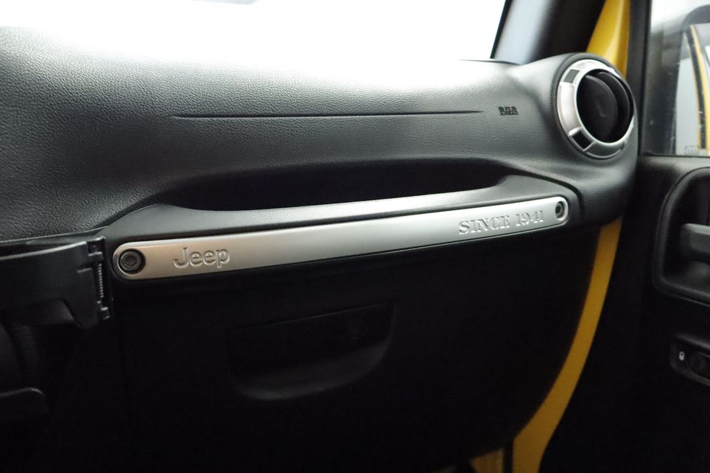 Thumbnail: 2015 Jeep Wrangler - 24