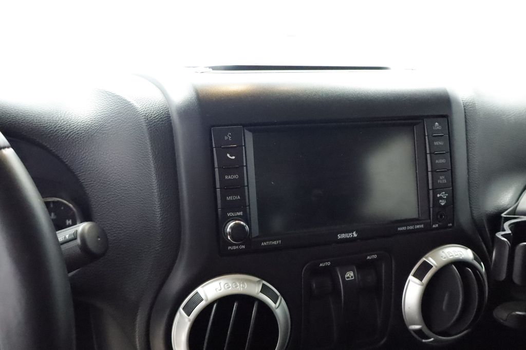 Thumbnail: 2015 Jeep Wrangler - 19