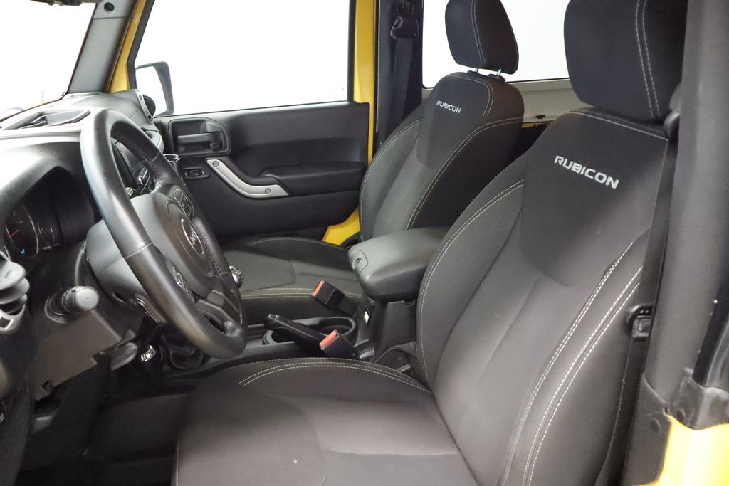Thumbnail: 2015 Jeep Wrangler - 9