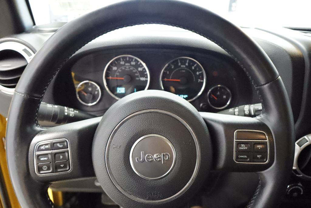 Thumbnail: 2015 Jeep Wrangler - 8