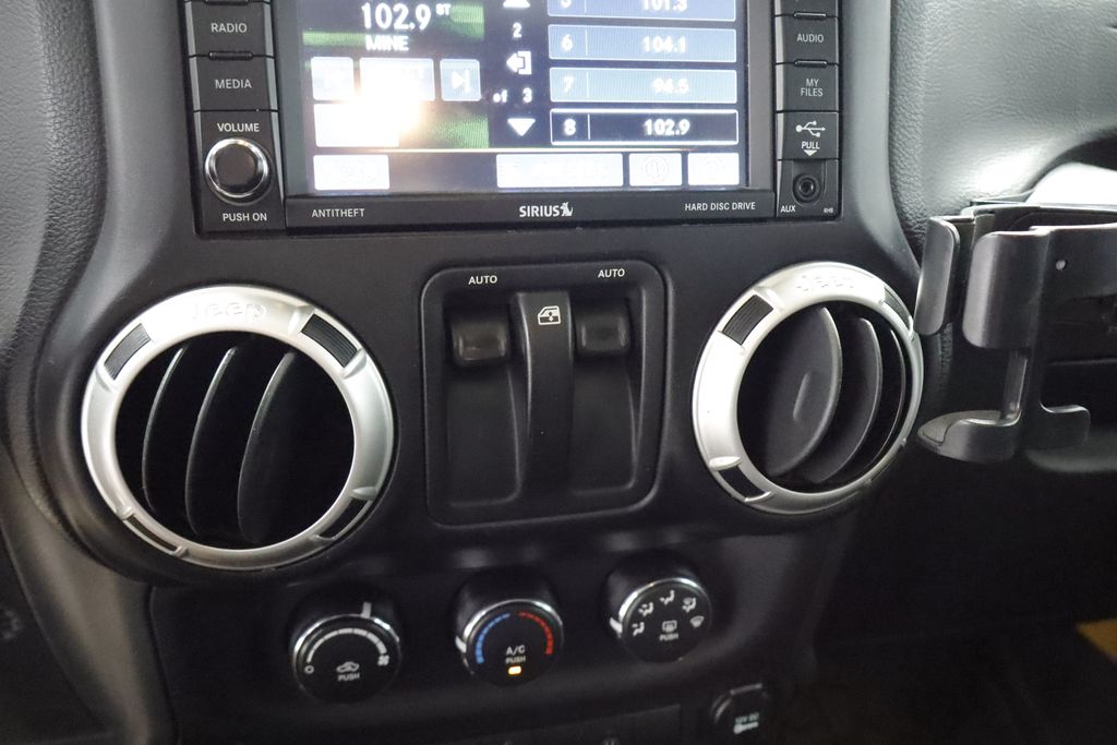 Thumbnail: 2015 Jeep Wrangler - 20
