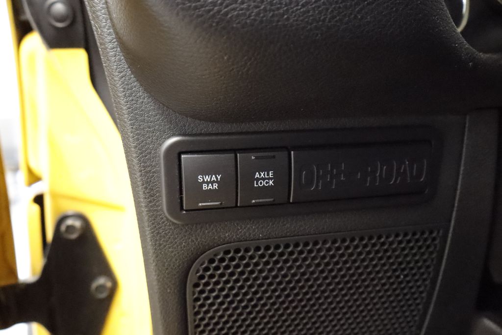 Thumbnail: 2015 Jeep Wrangler - 14