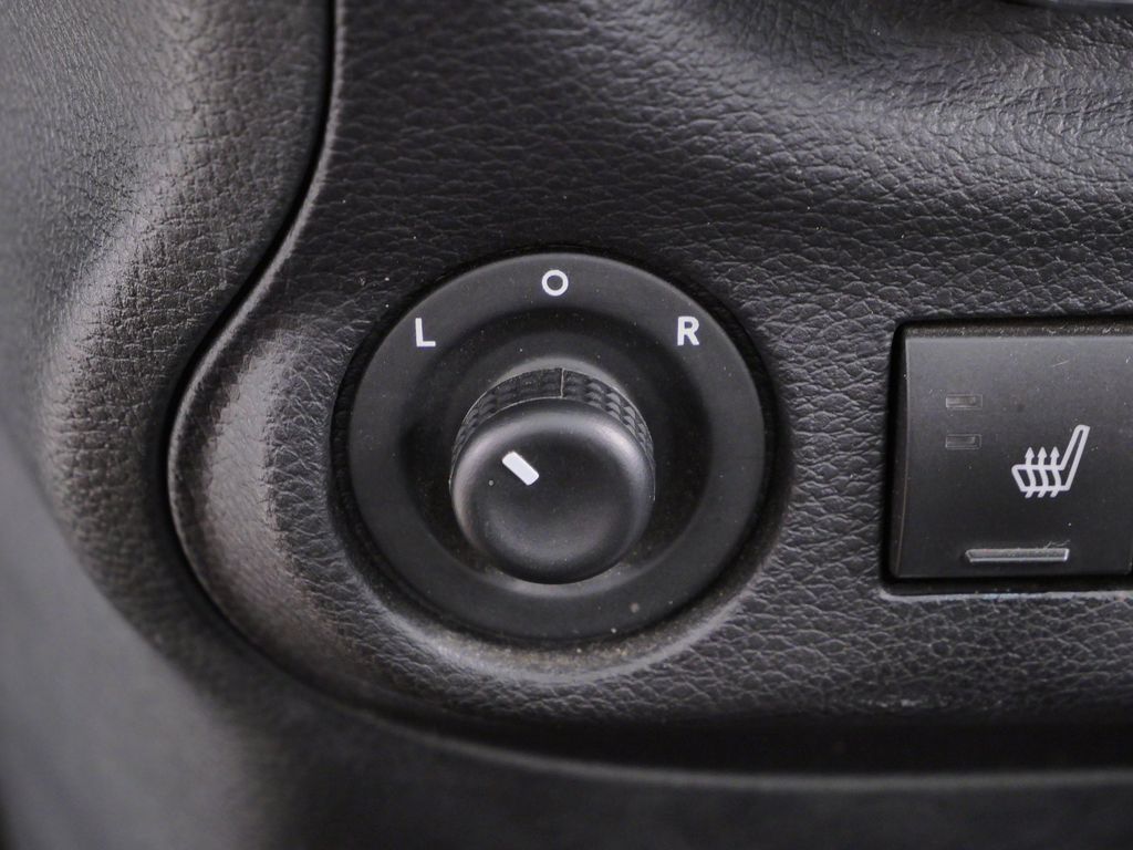 Thumbnail: 2017 Jeep Wrangler - 22