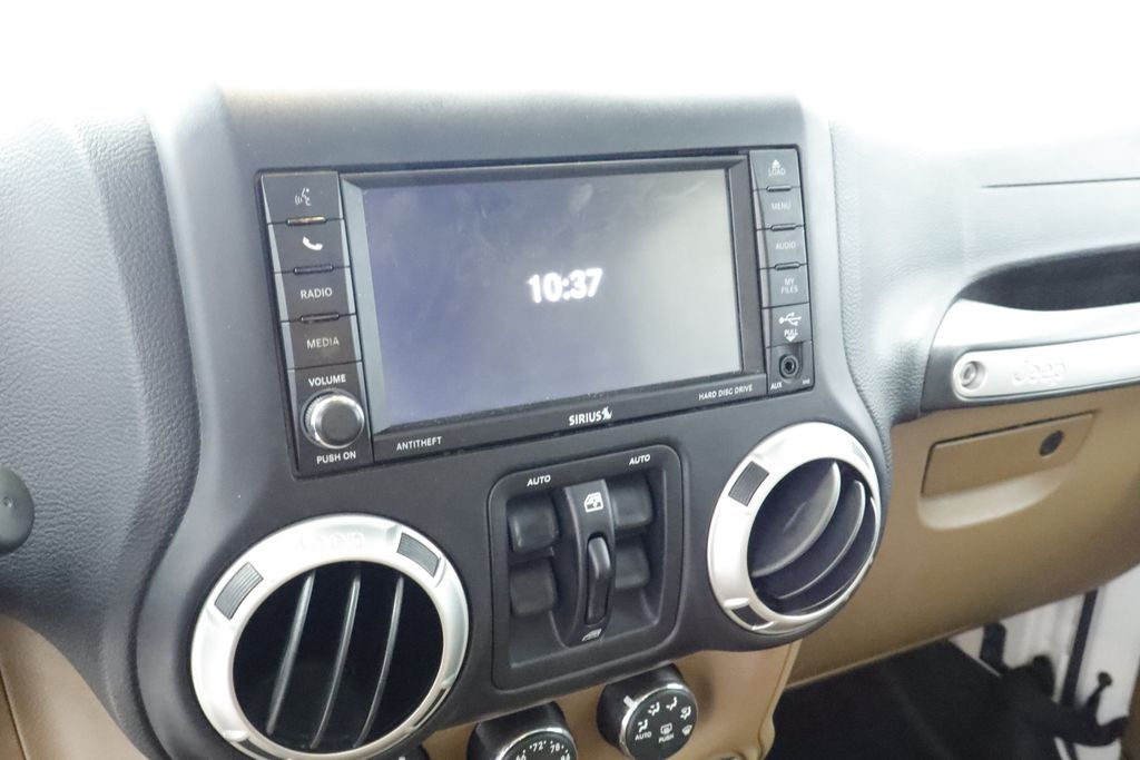 Thumbnail: 2017 Jeep Wrangler - 15