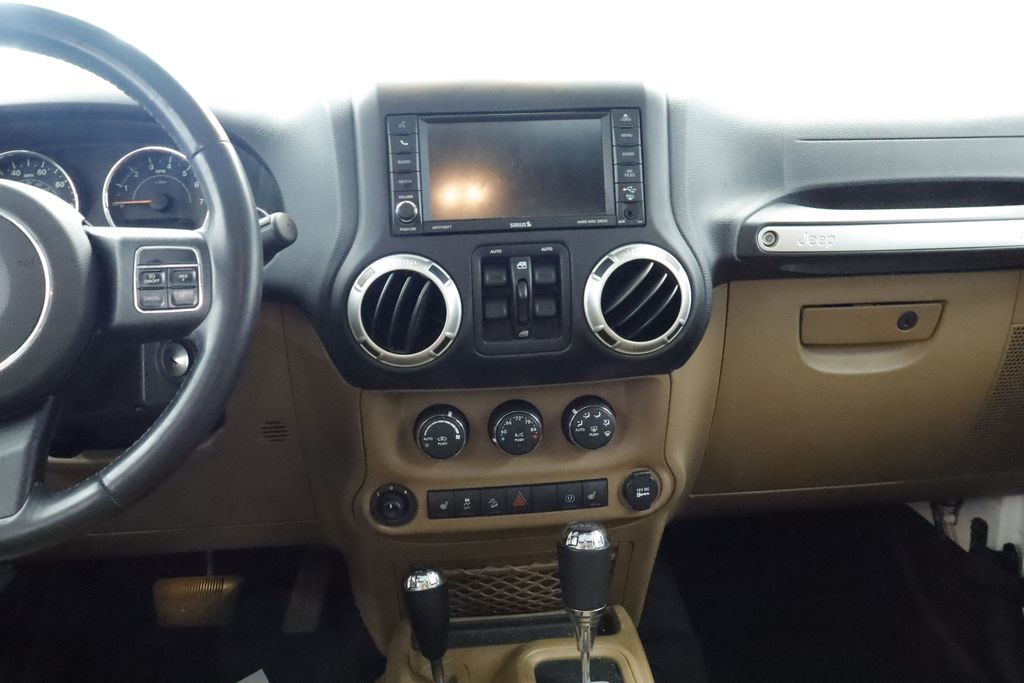 Thumbnail: 2017 Jeep Wrangler - 13
