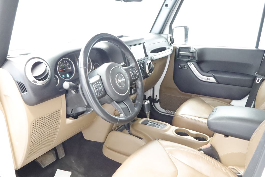 Thumbnail: 2017 Jeep Wrangler - 14