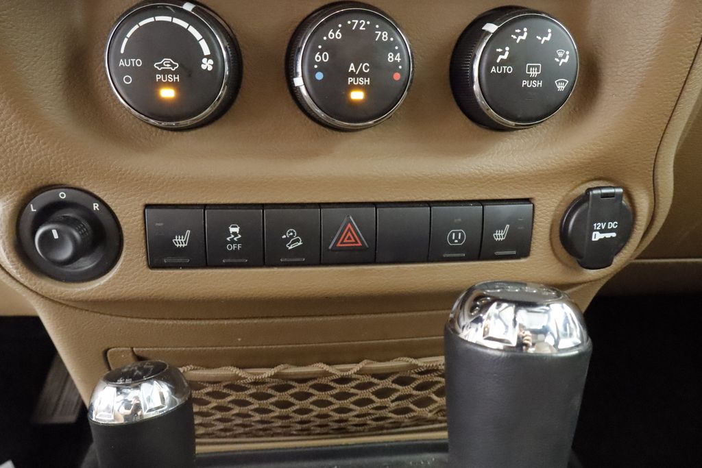 Thumbnail: 2017 Jeep Wrangler - 27