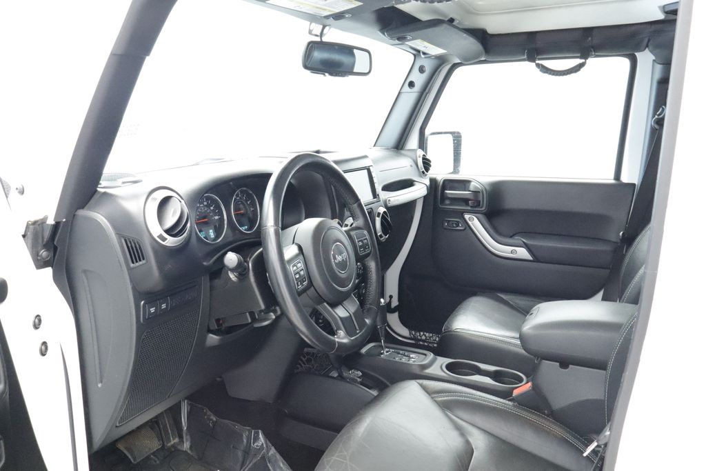Thumbnail: 2016 Jeep Wrangler - 9