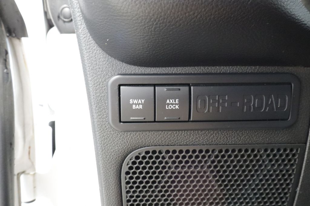 Thumbnail: 2016 Jeep Wrangler - 23