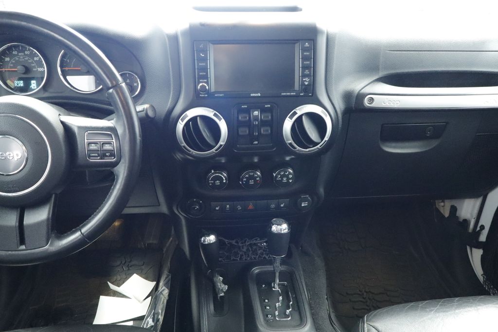 Thumbnail: 2016 Jeep Wrangler - 12