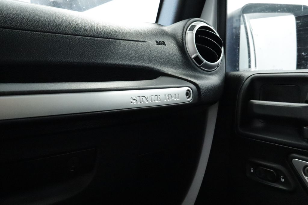 Thumbnail: 2016 Jeep Wrangler - 28