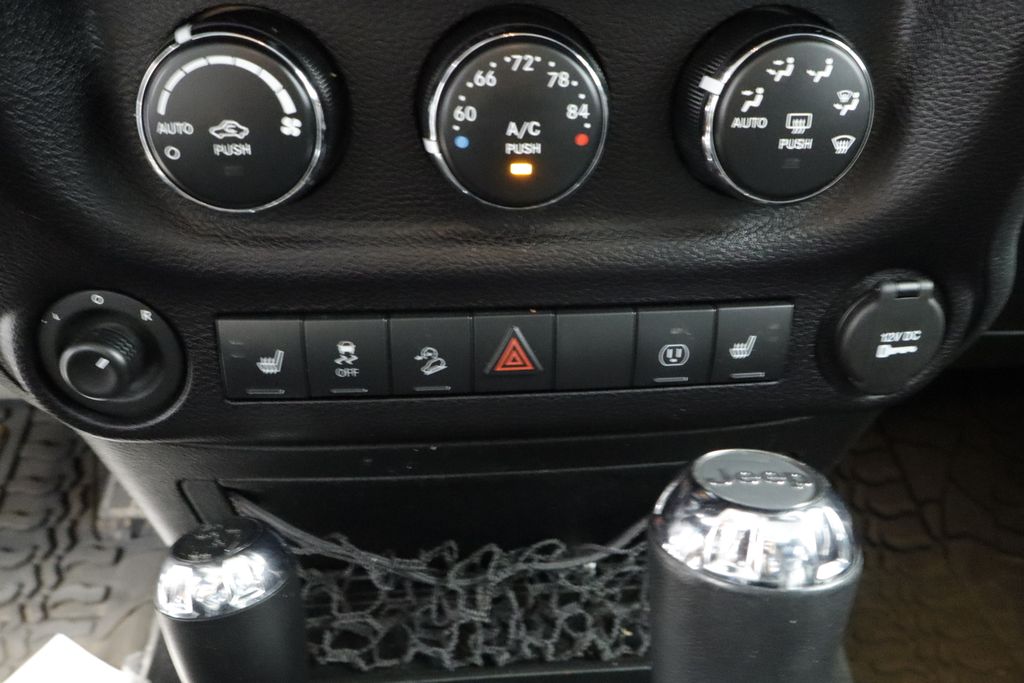 Thumbnail: 2016 Jeep Wrangler - 26