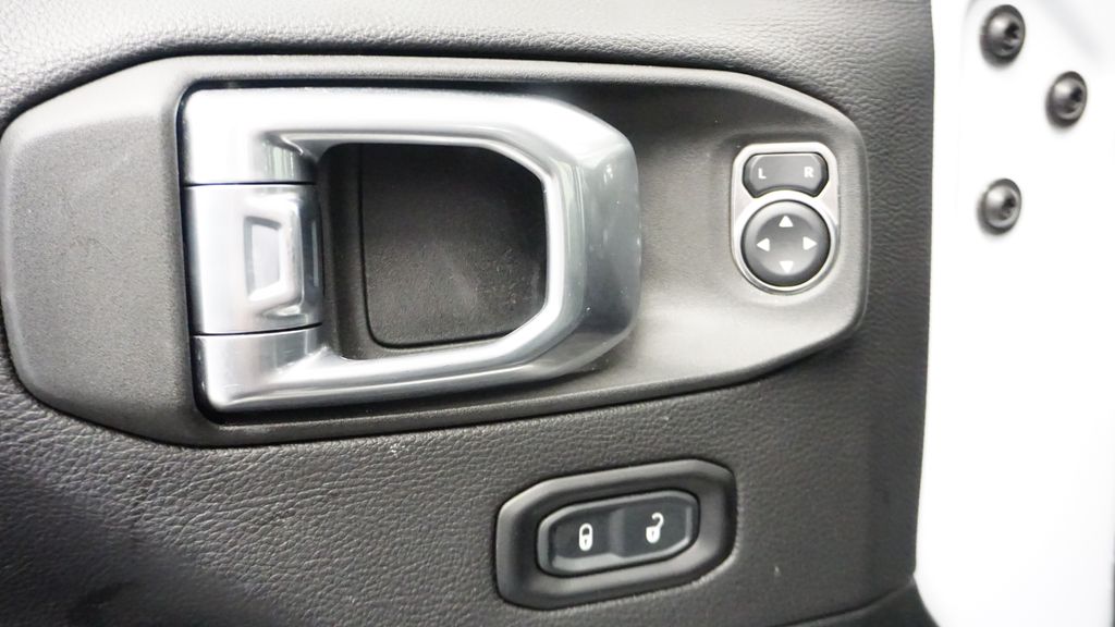 Thumbnail: 2022 Jeep Wrangler - 27