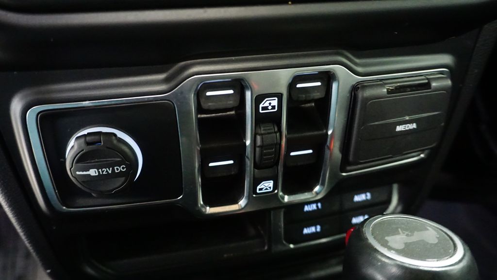 Thumbnail: 2022 Jeep Wrangler - 28